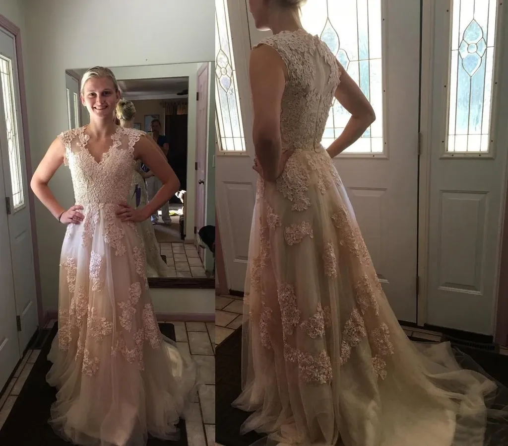 Anneprom High Quality V-Neck Sleeveless Floor-Length Wedding Dress With Lace APW0022