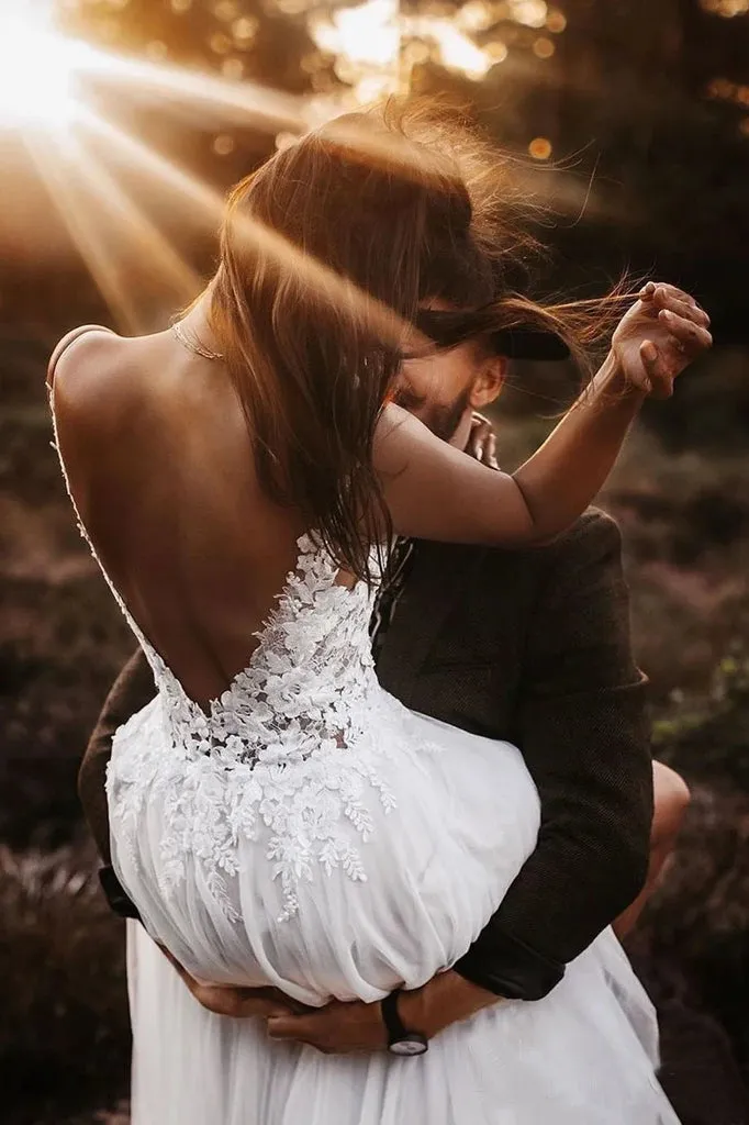 Charming Lace Bodice V Neck Spaghetti Straps Bridal Dress White Backless A-line Wedding Dress OKU76