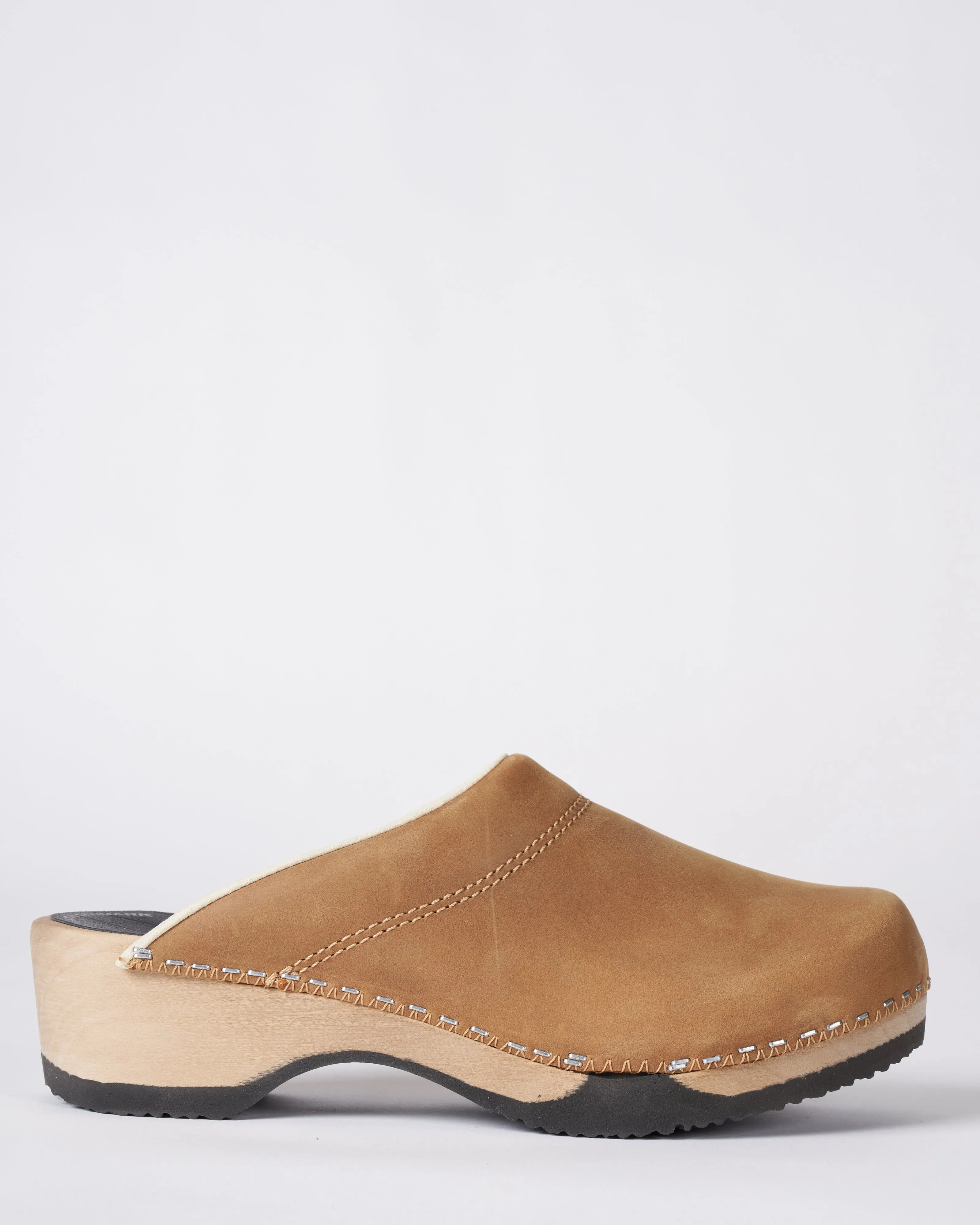 embla clog - sand nubuck