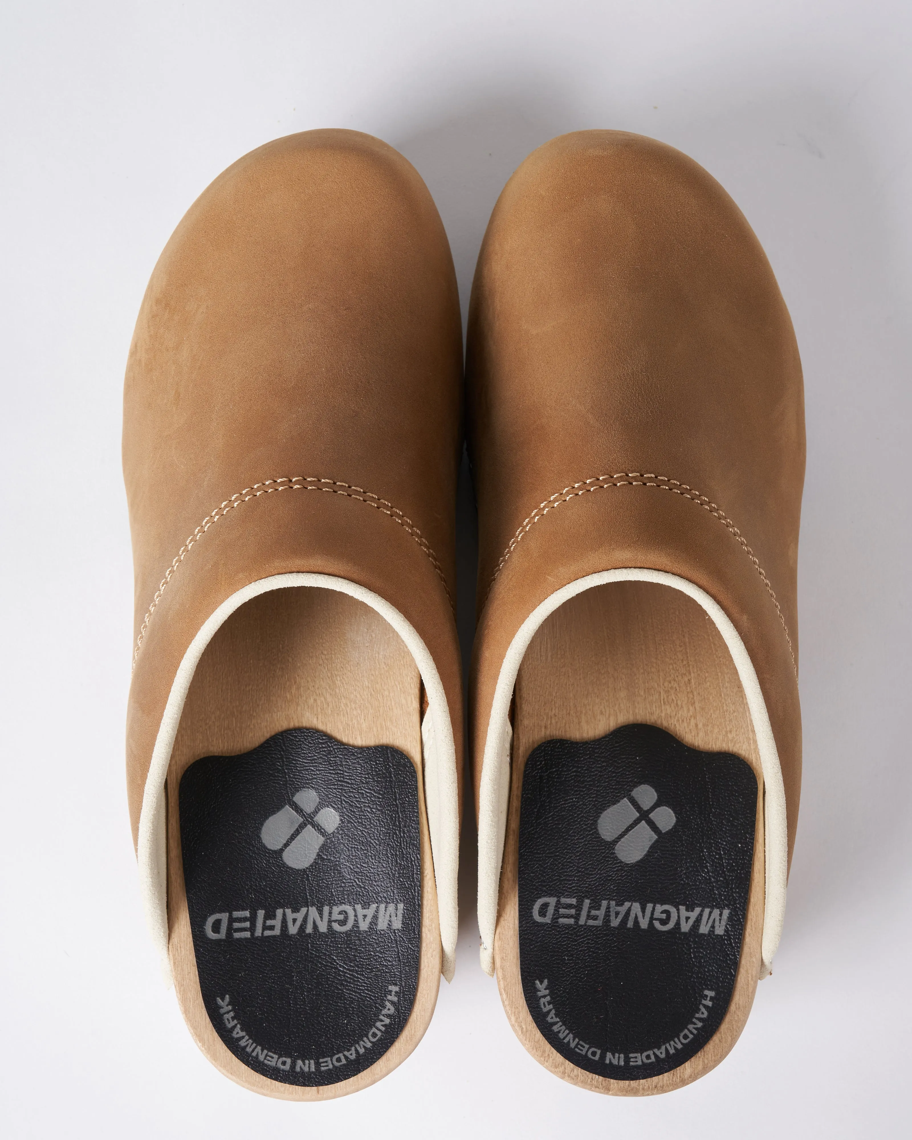embla clog - sand nubuck
