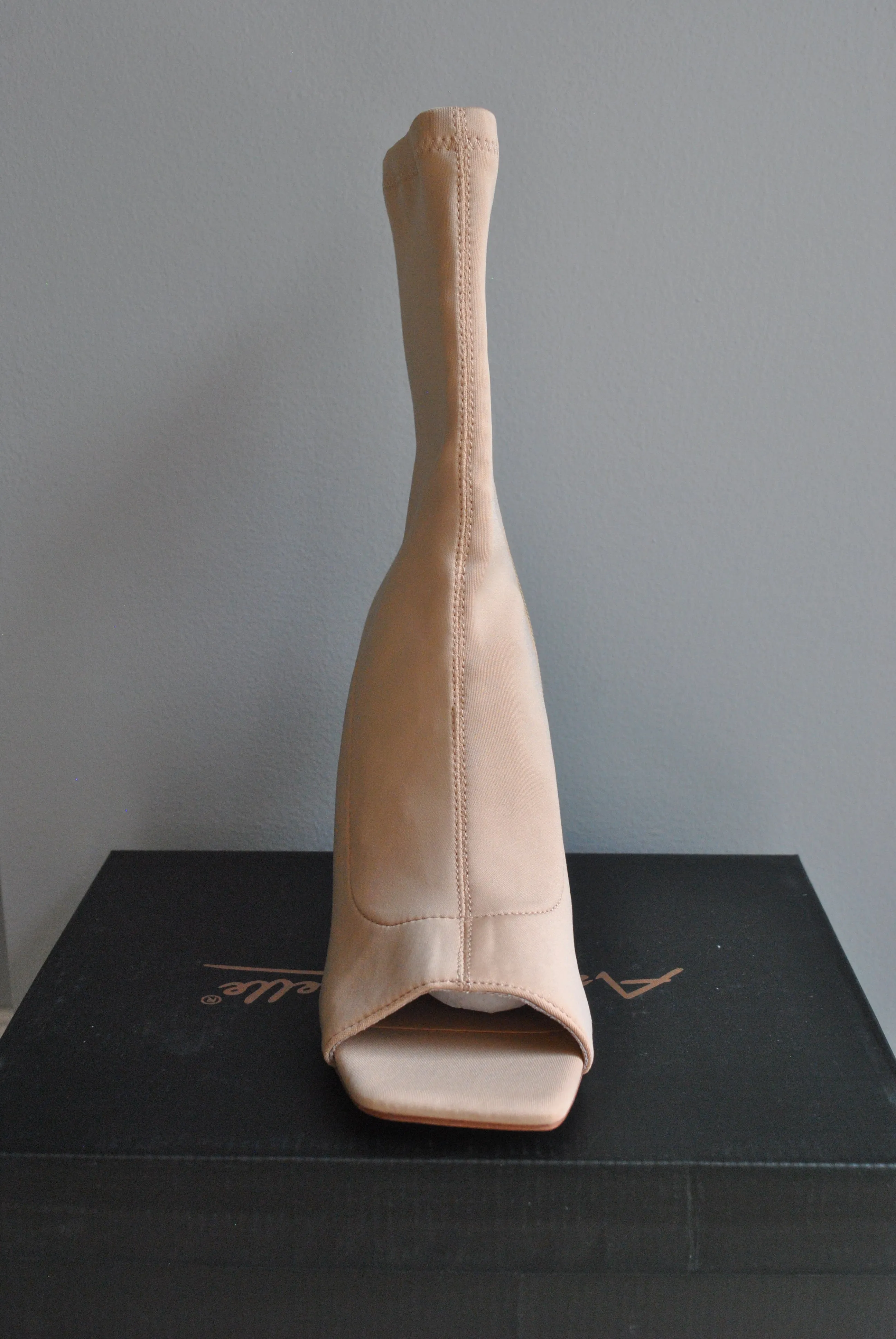 LIGHT BEIGE ELASTIC FIT BOOTIES