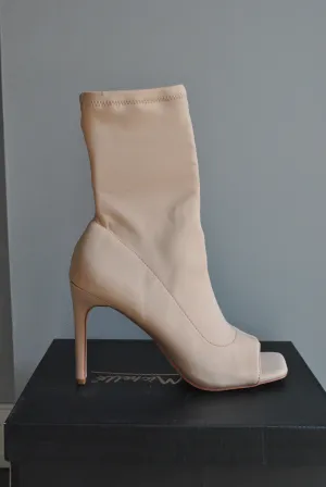 LIGHT BEIGE ELASTIC FIT BOOTIES