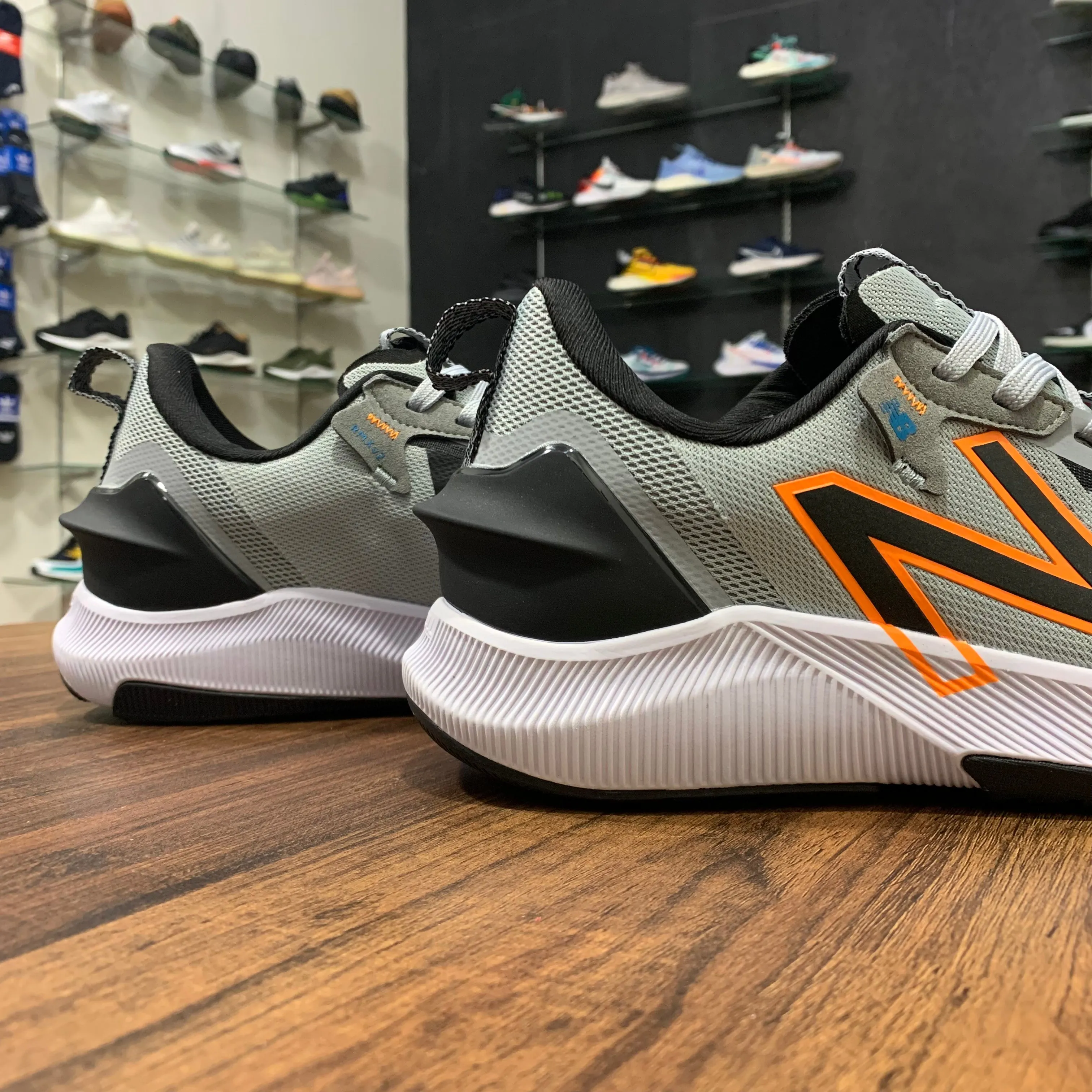 NB FuelCell Propel RMX v2 Grey Black
