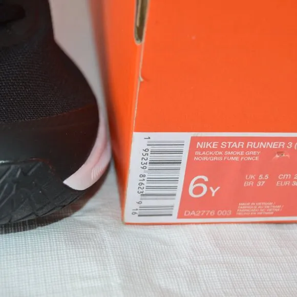 Nike Star Runner 3 (GS) Black Size 6Y (New)