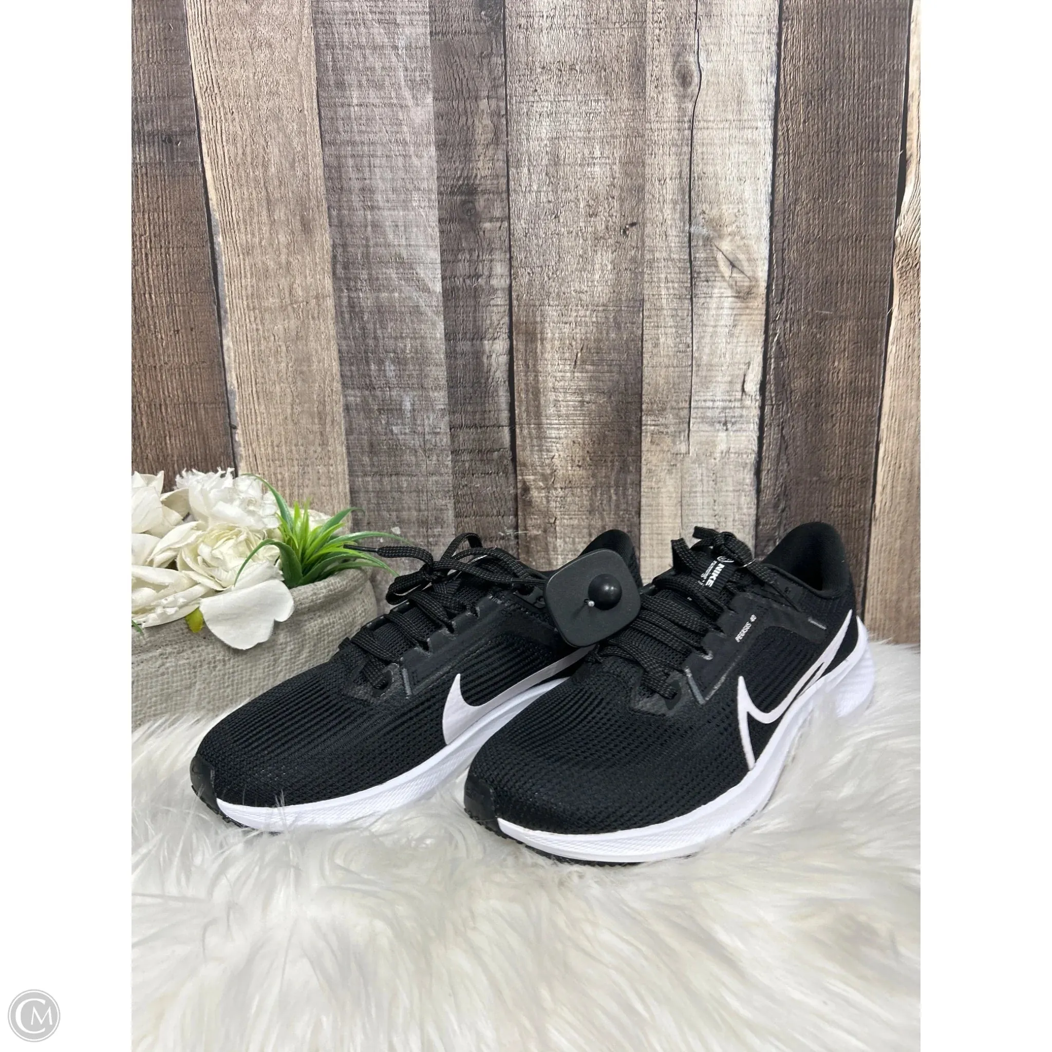 Shoes Athletic By Nike In Black & White, Size: 8.5