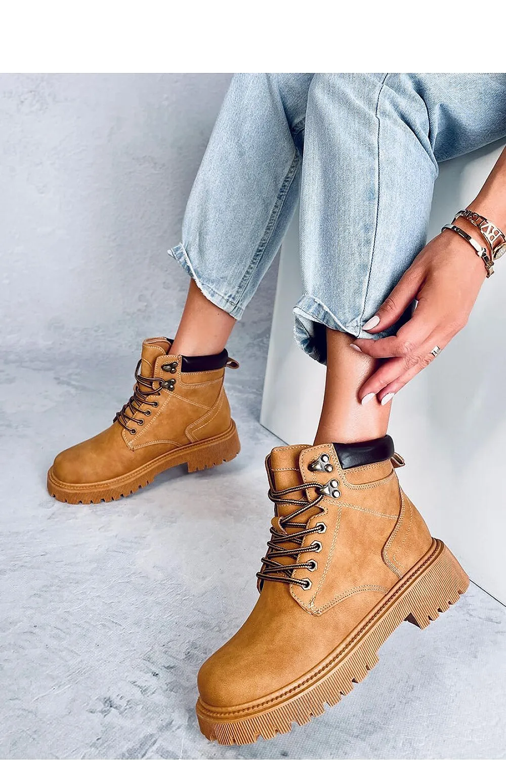 Trapper shoes