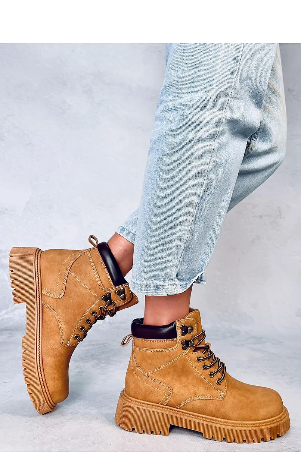 Trapper shoes